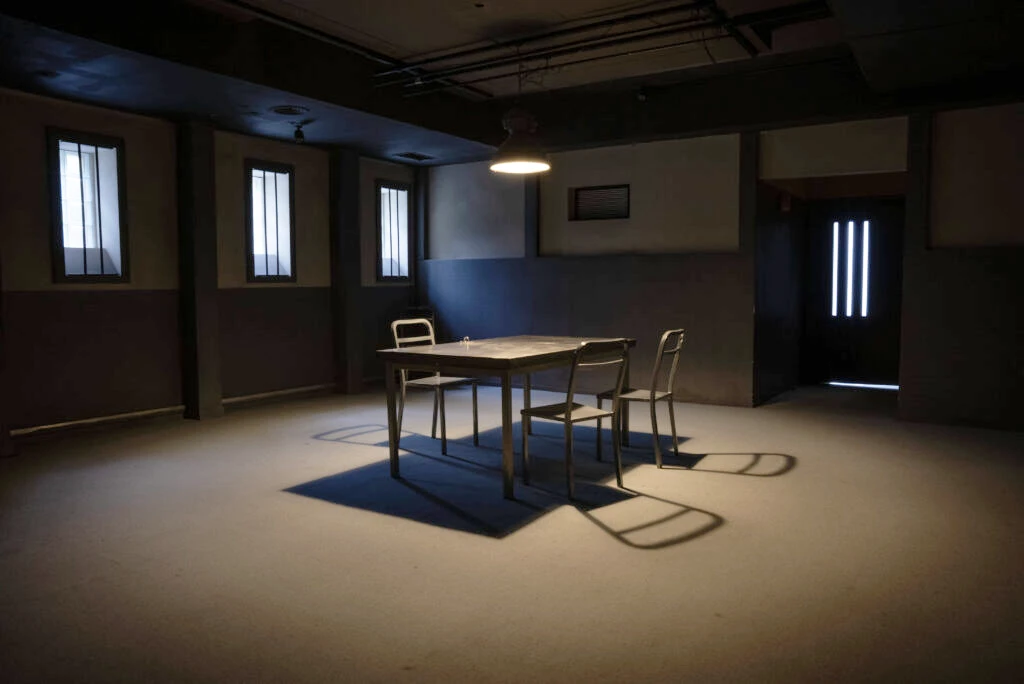 Décor salle d'interrogatoire